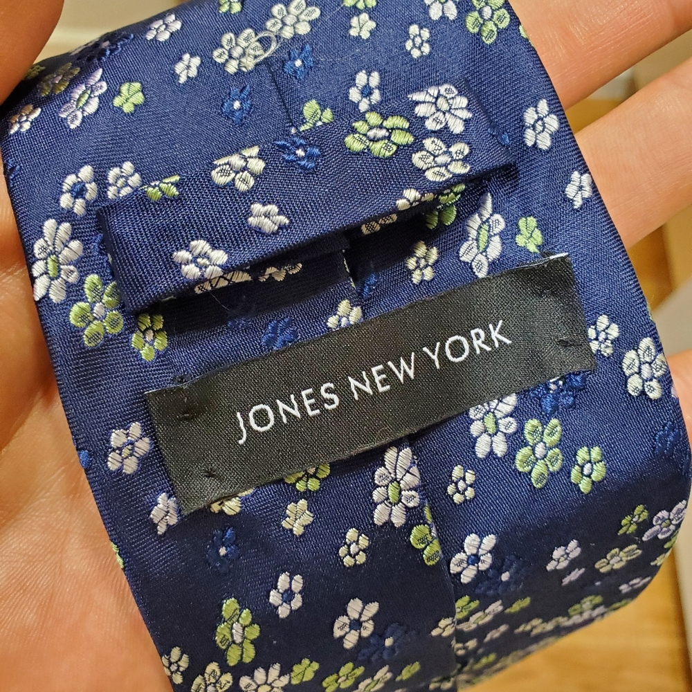 Tie - Picture 3 of 4